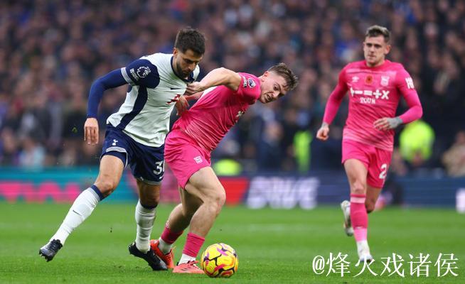 奥多伊在森林对阵热刺的比赛中以两射一传荣膺英超官方全场最佳球员。 奥多伊在森林对阵热刺的比赛中以两射一传荣膺英超官方全场最佳球员。