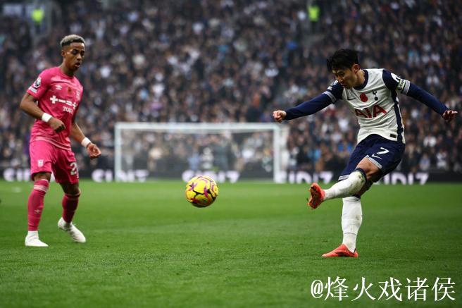 奥多伊在森林对阵热刺的比赛中以两射一传荣膺英超官方全场最佳球员。 奥多伊在森林对阵热刺的比赛中以两射一传荣膺英超官方全场最佳球员。